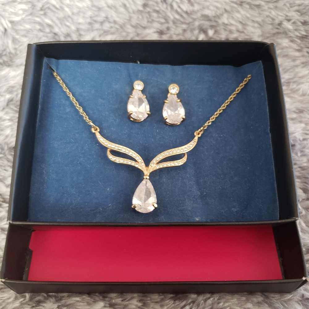 SOLD-Necklace set, Avon jewelry